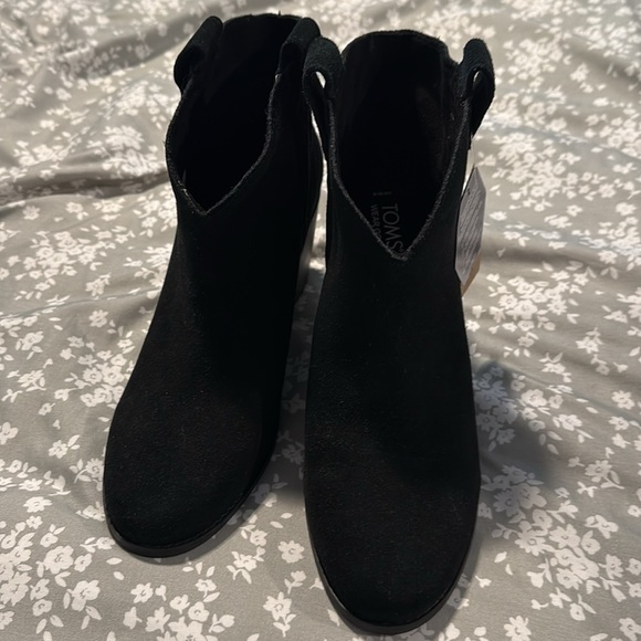 Toms Black Women’s Suede Ankle Booties SOLD OUT with Heel Support CUTE size 9 - Picture 5 of 17